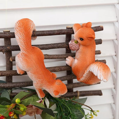 Set of 2 Cute Squirrel Figurines Hanging Animal Statue for Planters, Resin Climbing Sculpture Pot Hugger Outdoor Décor for Flower Pot Fence Garden Patio Lawn Yard Ornaments