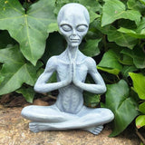 Yoga Alien Statue - Sci-fi Outer Space UFO Figure, Resin Alien Home Office Bookshelf Decor Sculpture, 6.3" H