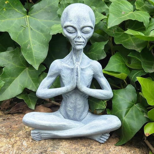 Yoga Alien Statue - Sci-fi Outer Space UFO Figure, Resin Alien Home Office Bookshelf Decor Sculpture, 6.3" H