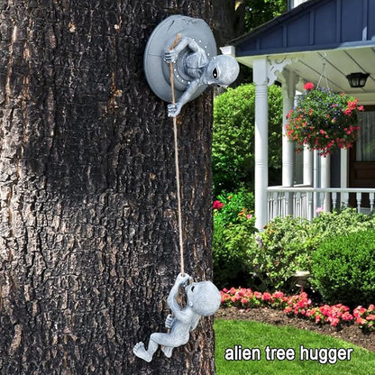 Alien Tree Huggers Decorations Tree Sculptures Figurines - Aliens Climbing Rope Statues for Garden Decor Outdoor Whimsical Tree Ornaments - 2pcs Dreamy Garden Yard Art Decoration