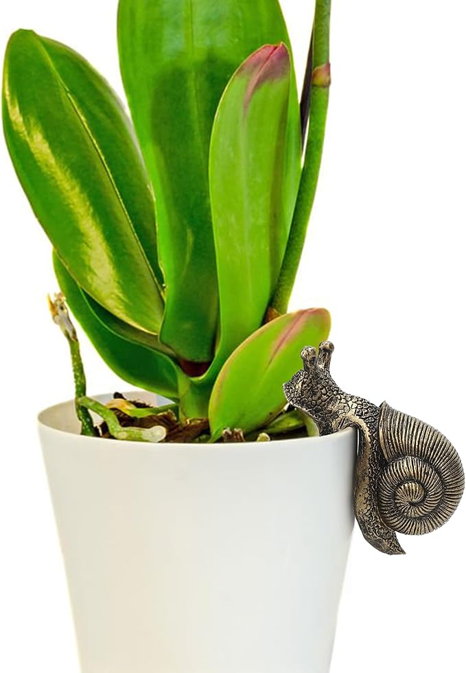 Vintage Resin Snail Planter Pot Hugger Flower Figurine, Climbing Statue and Vase Miniature Fairy Garden Terrarium Decor, Resin Art Patio Lawn Yard Outdoor Fence Hanger Animal Ornament, Bronze