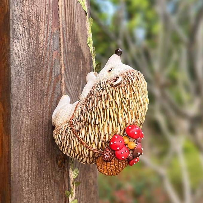 Climbing Hedgehog Tree Hugger Garden Animal Statue Resin Sculpture Yard Decor for Outside, Funny Tree Climber Figurine Outdoor Patio Lawn Ornaments