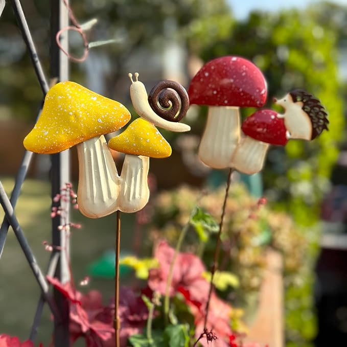 2 Pack Metal Mushroom Decorative Garden Stakes，19.6" Outdoor Garden Decor Rust Proof Metal Flower Decoration,Spring Yard Art Decorations for Lawn Patio,