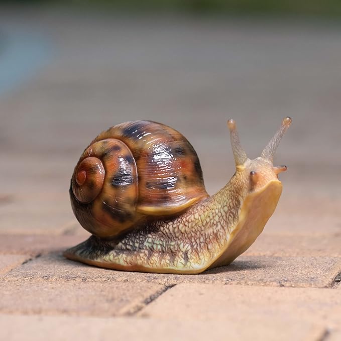 Garden Snail Sculpture, Reptile Resin Sculpture, Suitable for Outdoor Courtyard Pond Garden Lawn Decor Landscape, is The for Garden Enthusiasts (4 inches)