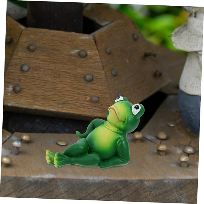 Milisten Adorable Resin Frog Statue for Garden Decor Weather-Resistant Frog Ornament Compact for Use Unique Garden Decoration