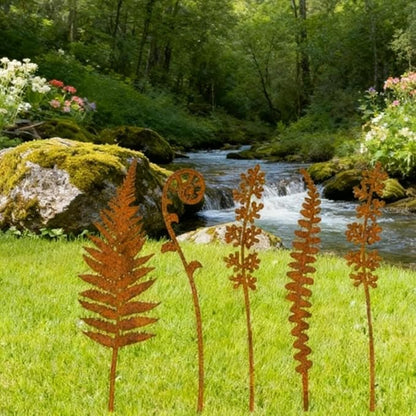 Set of 5 Vintage Metal Garden Stakes for Elegant Lawn, Pathway and Flower Bed Decoration, 36cm Iron Outdoor Art Sculptures