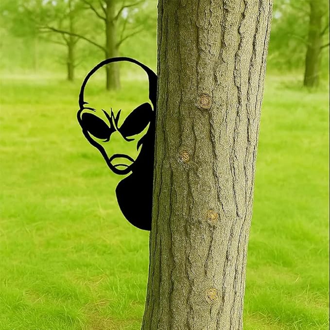 Peek-a-Boo Alien Yard Sign, Funny Peeking Metal Wall Art for Home Fence Garden Fence Patio Yard Farmhouse Outdoor Decor for Sci-Fi Fans & Pranksters, Unique Gift Idea (Alien,S)