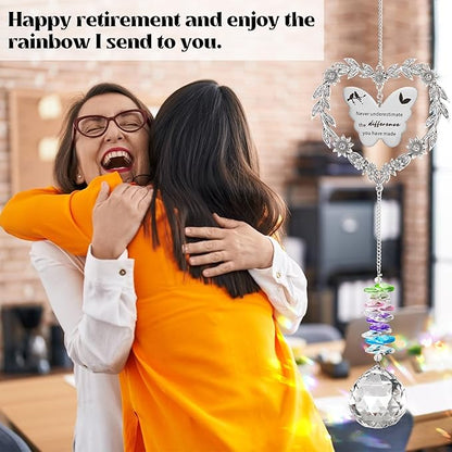 Retirement Gift Sun Catcher, Happy Retirement Gift for Women Men, Retired 2025 Rainbow Maker for Coworker, Heart-Shaped Metal Wreath Design Ornament, Farewell Crystal Prism for Friends