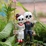 Swing Skeleton Couple Garden Statue Outdoor Halloween Decor, 3.3 Inch Cute Skull Figurine Resin Sculpture Funny Tree Hanging Ornaments for Patio Lawn Yard