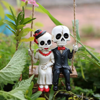 Swing Skeleton Couple Garden Statue Outdoor Halloween Decor, 3.3 Inch Cute Skull Figurine Resin Sculpture Funny Tree Hanging Ornaments for Patio Lawn Yard