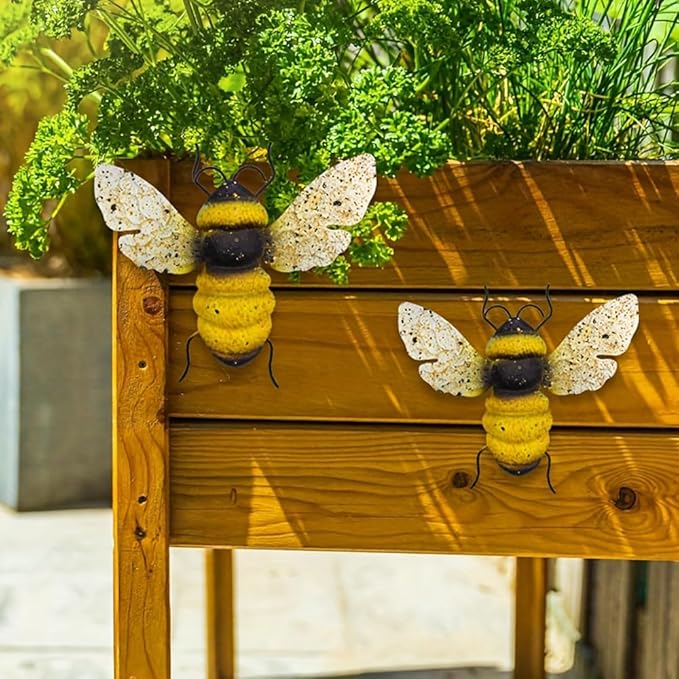 Metal Bee for Garden Decor,Indoor Hanging Wall Decorations,Iron Art Wall Decoration,Outdoor Patio Lawn Yard Backyard Decor,Bee Statue Gift for Gardening Enthusiasts