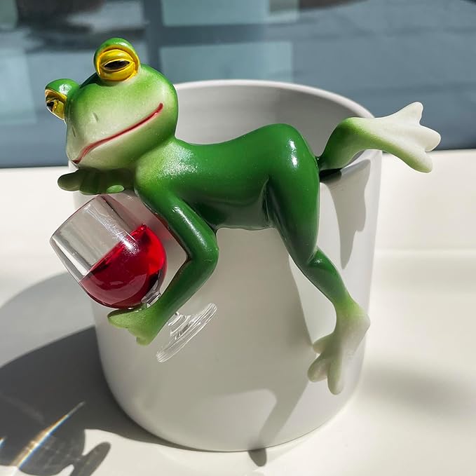 Funny Drinking Frog Statue Flower Pot Hugger Resin Hanging Frog Figurine Planter Pot Decorations for Home Garden Fence Balcony Patio Lawn Yard Ornaments (Drinking Red Wine)