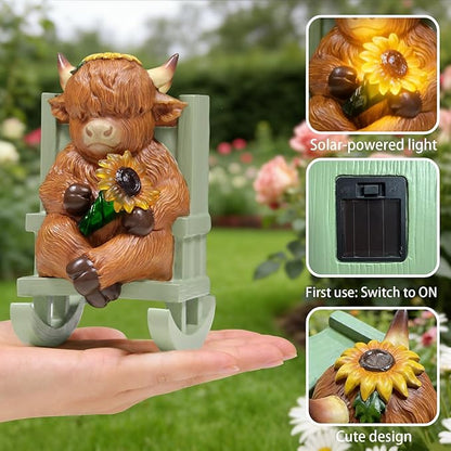 Solar Garden Statues Highland Cow Garden Decor Resin Highland Cow Statue with Light Animal Figurine Outdoor Yard Patio Lawn Decoration Housewarming Gardening Gifts for Women 3.5 * 5 * 6.5 in
