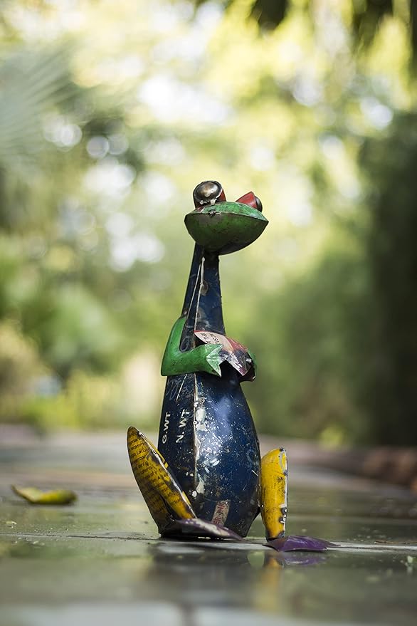 DeKulture Recycled Iron Frog with Heart - Garden Statue | Eco-Friendly Metal Art (7.8x7.5x13.5 Inches)