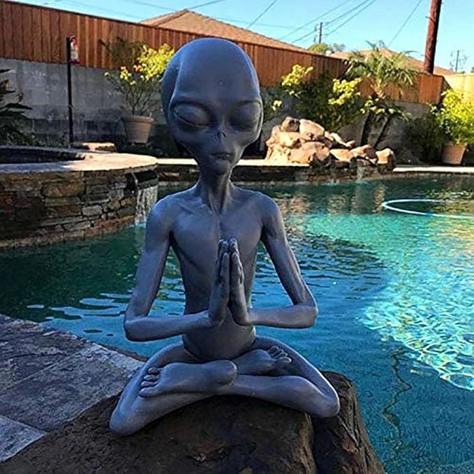 Zerodis Meditating Statue Garden Art Sculpture, Unique Retro Color Handmade with Environmentally Friendly Resin Indoor Outdoor Decor Gift (Meditation Alien)