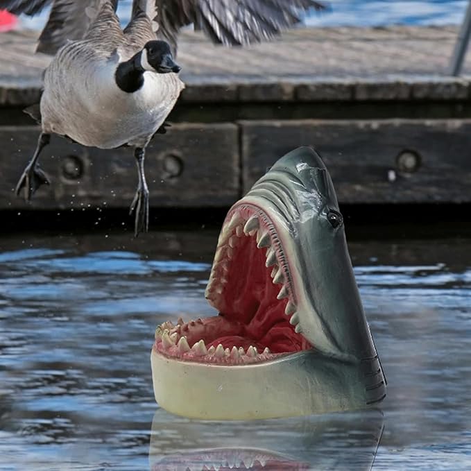 Garden Statues Realistic Shark Head Pond Decor Resin Floating Statue Vibrant Colors & Detailed Texture for Garden Or Pool Protection Yard Ornaments Decor