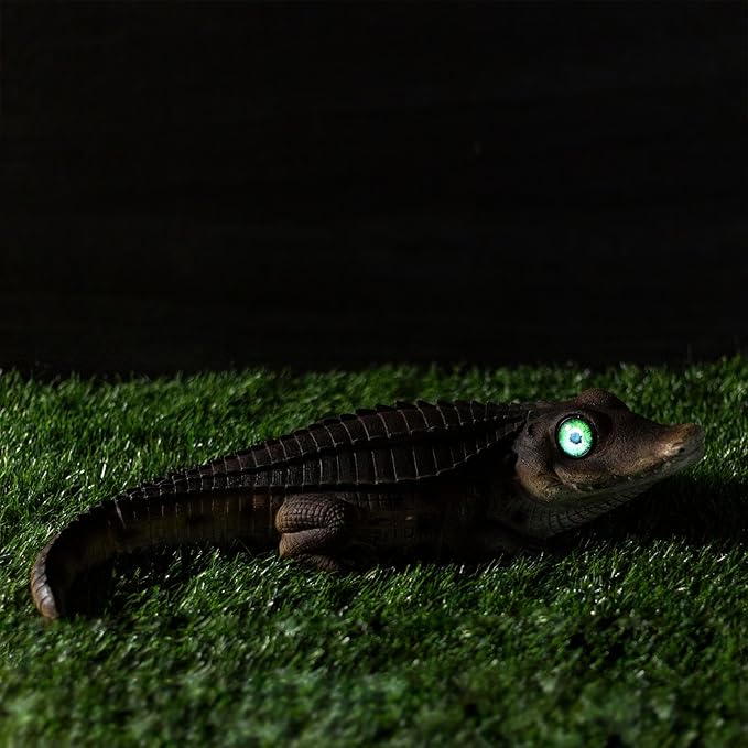Resin Solar-Powered Crocodile Statue with Glowing Eyes, 15.35 x 5.71 x 3.35 Inches, Outdoor Garden Decor, Animal Theme,Creative Garden Gift