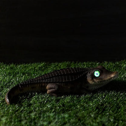 Resin Solar-Powered Crocodile Statue with Glowing Eyes, 15.35 x 5.71 x 3.35 Inches, Outdoor Garden Decor, Animal Theme,Creative Garden Gift