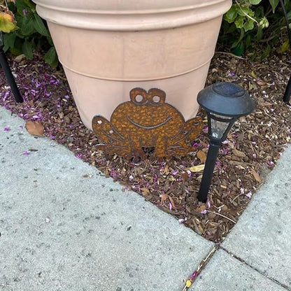 Rusty Metal Frog Garden Statue - Classic Outdoor Lawn Ornament, Durable Metal Silhouette Stake Decor for Yard, Patio, Weather-Resistant & Easy Ground Installation