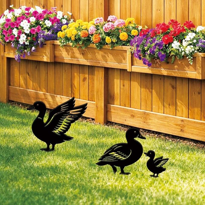 SUPERDANT 3PCS Ducks Metal Garden Yard Art Decor Black Silhouette Outdoor Iron Art Decoration Garden Stakes Statues Ornament Crafts for Backyard Parks Lawns Outdoor Spaces