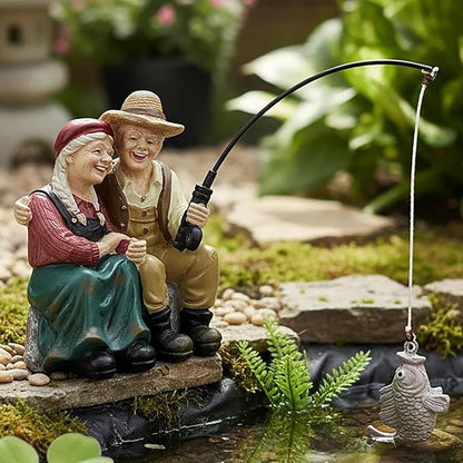 Romantic Older Couple Fishing Statue Outdoor Garden Koi Pond Decoration, Couple in Love Fisher Statues Figurine for Patio, Lawn & Yard Decor, Resin Garden Decoration, Elder Lover Fishing Sculpture