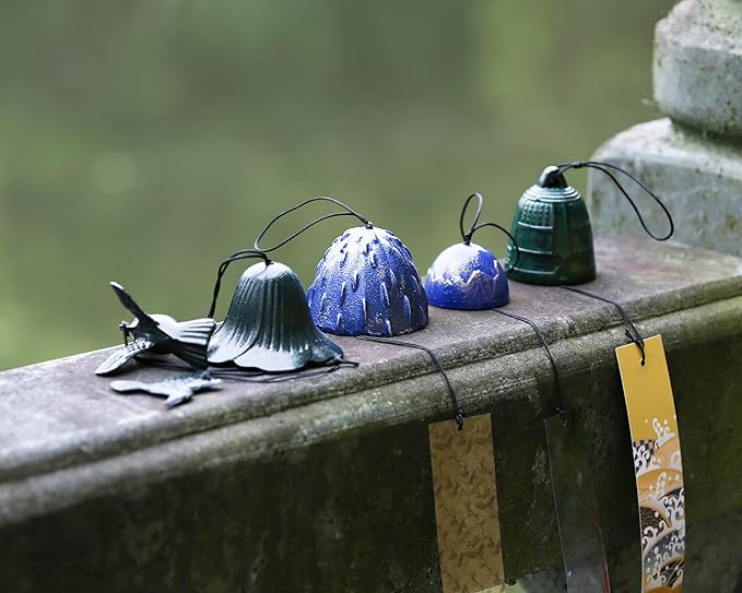 Japanese Wind Chime Cast-Iron Outdoor Ornament for Garden, Patio & Balcony, Hanging Metal Wind-Bell Decoration Gift, Blessing Pendant Windchimes, Green Hummingbirds