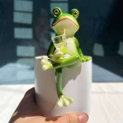 Funny Drinking Frog Statue Flower Pot Hugger Resin Hanging Frog Figurine Planter Pot Decorations for Home Garden Fence Balcony Patio Lawn Yard Ornaments (Drinking Juice)