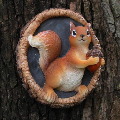 Squirrel Wall Sculpture, Resin Squirrel Statues Tree Stump Statue for Outdoor & Garden Decoration, Year-Round Tree Ornament
