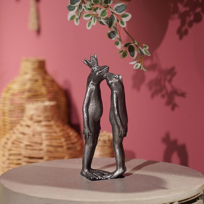 Frog Decor Garden Statue Decor Outside - Artgenius Couple Kissing Statue Outside Frog Figurines for Yard Patio Lawn Decorations Couple Frogs Front Yard Decorations Outdoor 3.6"2.1"8.7" LC Lcdecohome