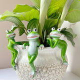 Cute Climbing Frog Figurines Flower Pot Hugger Resin Hanging Frog Sculpture Outdoor Statue Plant Pot Decorations for Home Garden Fence Balcony Patio Lawn Yard Ornaments (Right)