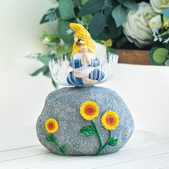 FREECUBE Gnome Garden Decor, Outdoor Solar Garden Statue with Light, Funny Gnome Outdoor Garden Decor for Outside Solar Gnomes Decorations for Yard, Patio, Balcony, Garden