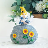 FREECUBE Gnome Garden Decor, Outdoor Solar Garden Statue with Light, Funny Gnome Outdoor Garden Decor for Outside Solar Gnomes Decorations for Yard, Patio, Balcony, Garden