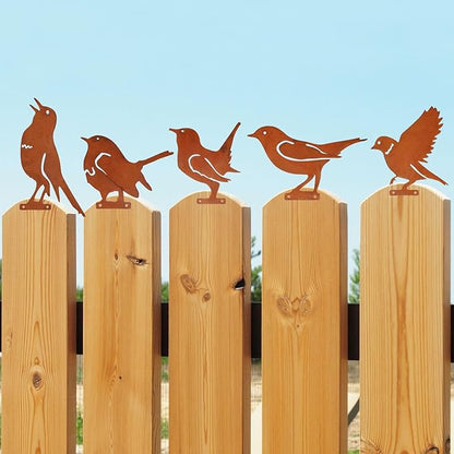 5PCS Metal Birds Fence Decoration, Outdoor Rusty Birds Garden Sculptures and Yard Art, Craft Statue Ornaments Rustic Farmhouse Garden Decor (Style 1)