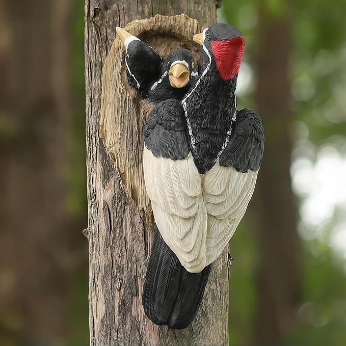 Mom and Baby Woodpecker Garden Statue Outdoor Tree Hugger Decor, Resin Hanging Bird Figurines Tree Peeker Yard Art Sculpture for Patio Lawn Porch Wall Ornaments