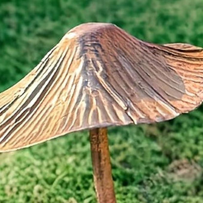 Iron Mushroom Statue Stake,Outdoor Statue Metal Mushroom Garden Stakes,Flower Pot Decoration,for Patio, Lawns, Yard Mushroom Stakes Plant Decorations