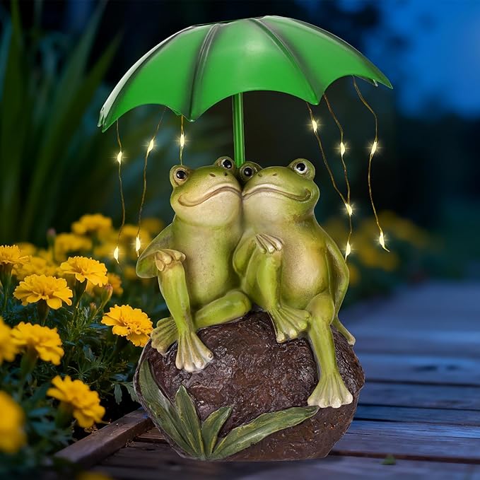 Solar Garden Statues Decor Frog Couple with LED Lights and Umbrella, Spring Outdoor Garden Statues, Frog Statue for Patio, Balcony, Housewarming, Yard Ornaments Gifts for Women