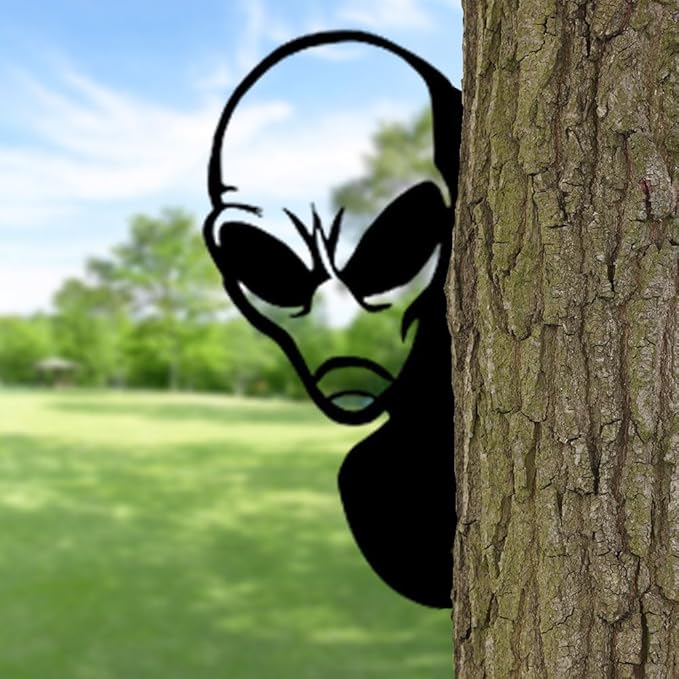 Peek-a-Boo Alien Yard Sign, Funny Peeking Metal Wall Art for Home Fence Garden Fence Patio Yard Farmhouse Outdoor Decor for Sci-Fi Fans & Pranksters, Unique Gift Idea (Alien,L)