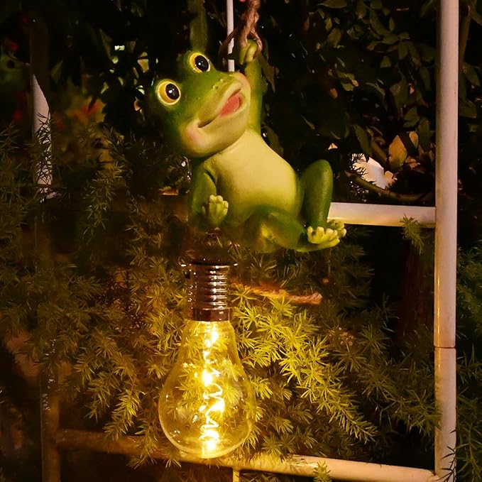 Solar Light Outdoor Frog Garden Decor Hanging Figurines Animals Porch Yard Outside Decoration Statues Tree Hugger Decorative Wall Window Fence Lighting Bulb LED