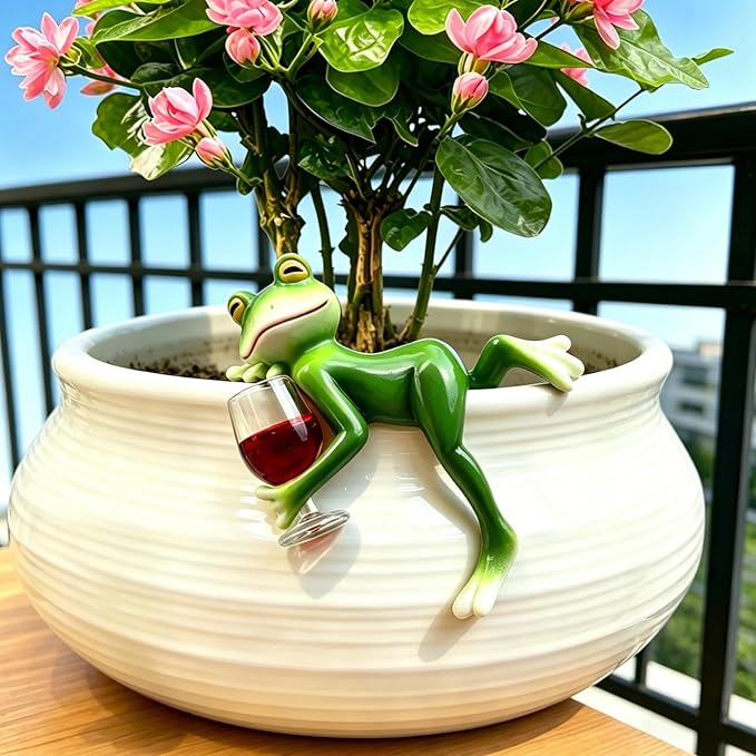 Garden Frog Statues – Funny Outdoor Figurines for Yard, Patio, Lawn, Indoor Decor – Cute Animal Ornaments & Plant Hangers – Birthday for Women (1 Pack)