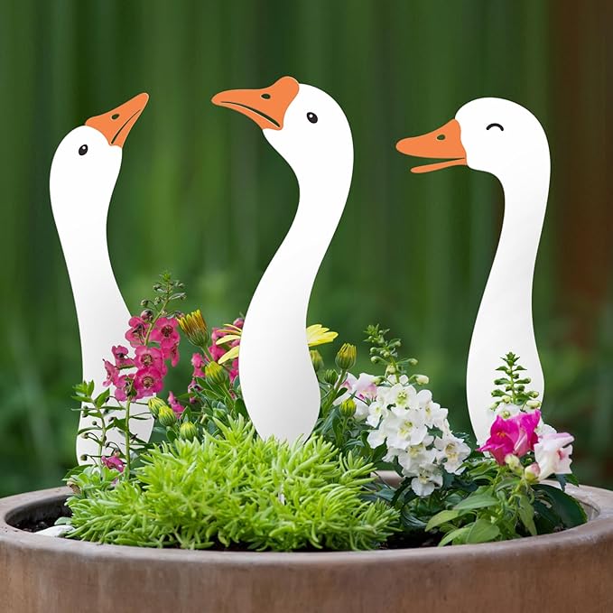 Metal Outdoor Goose Statue - Garden & Yard Decor, 17" Lawn Goose Figurine with Vibrant Rust-Resistant Finish, Weatherproof Metal Goose Decor for Patio, Entryway or Garden Gifts for Women