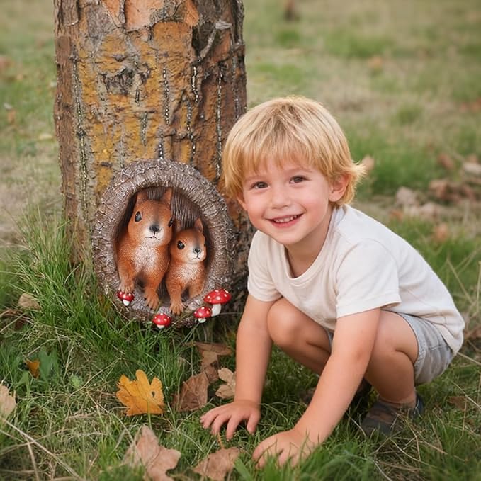 Mom and Baby Squirrel Tree Hugger Outdoor Tree Faces Decor, Resin Squirrel Figurine Garden Statues Whimsical Tree Peeker Sculpture for Patio Lawn Yard Porch Wall Ornaments