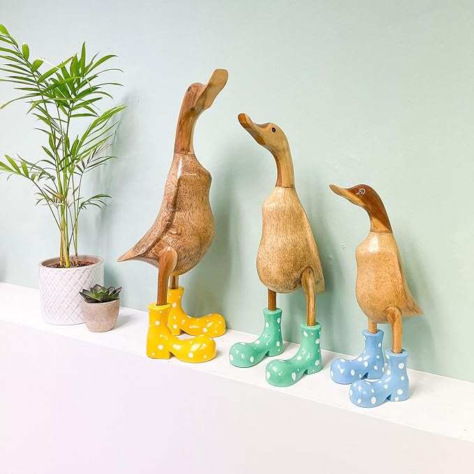 Wooden Crafted Duck Figurine with Spotty Wellies Funny Standing Duck Statues Decorative Resin Rain Boot Animal Sculpture Collectible Crafts Waterproof Garden Lawn Ornament (Green, 7.9Inch)