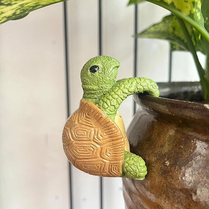 Tortoise Figure Plant Pot Hanger, Turtle Flower Pot Hugger, Resin Tortoise Statue, Funny Pot Huggers for Planters, Cute Climbing Tortoise Flower Pot Hugger, Garden Fence Balcony Patio Yard (BROWN)