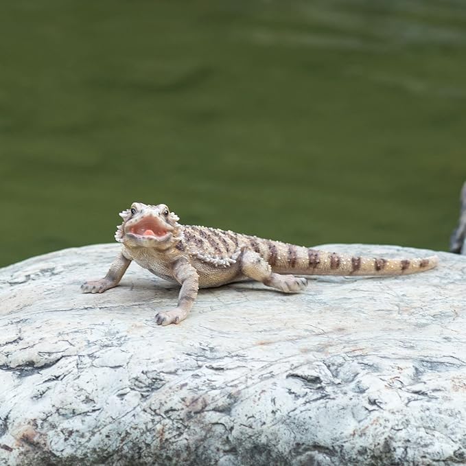 Garden Lizard Statue - Resin Reptile Sculpture, Indoor and Outdoor Home and Garden Lizard Sculpture, Lizard Decor, for Nature Lovers and Homeowners