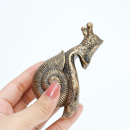 Vintage Resin Snail Planter Pot Hugger Flower Figurine, Climbing Statue and Vase Miniature Fairy Garden Terrarium Decor, Resin Art Patio Lawn Yard Outdoor Fence Hanger Animal Ornament, Bronze