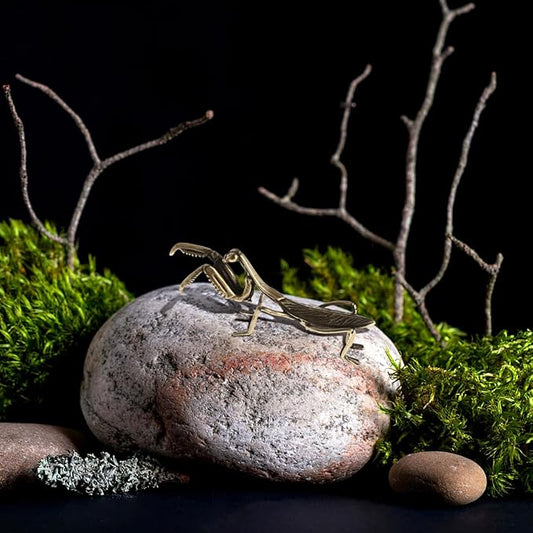 Metal Mantis Brass Praying Mantis Mini Fairy Garden Animal Figurines Lawn Patio Tree Ornaments Sculpture Micro Landscape Ornaments for Backyard Desk