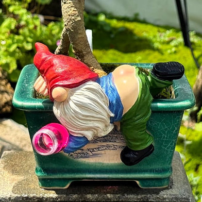Cute Climbing Gnome Figurines Flower Pot Hugger, Resin Hanging Gnomes Statue Outdoor Decor Fence Ornaments for Patio Lawn Garden Yard