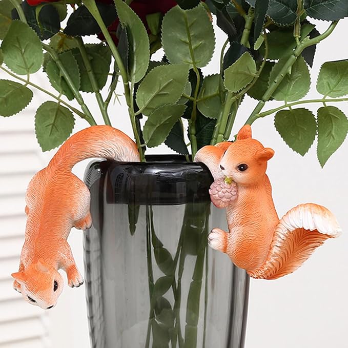 Set of 2 Cute Squirrel Figurines Hanging Animal Statue for Planters, Resin Climbing Sculpture Pot Hugger Outdoor Décor for Flower Pot Fence Garden Patio Lawn Yard Ornaments