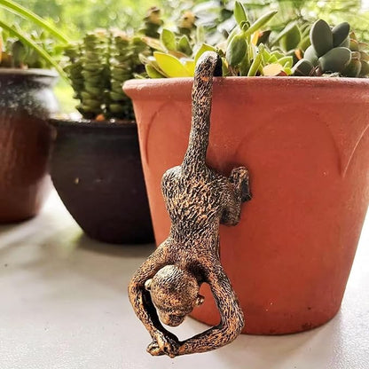 Vintage Bronze Animal Embracing Flower Statue - Garden Resin Climbing Animal Statue, Fairy Tale Garden Terrace, Outdoor Fence and Courtyard Decoration (Monkey)