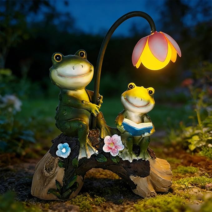 Solar Powered Frog Garden Statue with Flower Lamp, Resin Frog Figurine Set with Reading Frog, Outdoor Decor for Patio, Lawn, Yard, Unique Gift for Frog and Garden Enthusiasts(Green)